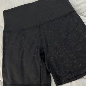 LULULEMON  women Short 6”